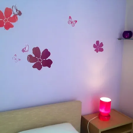 アパート Sofia チラニ